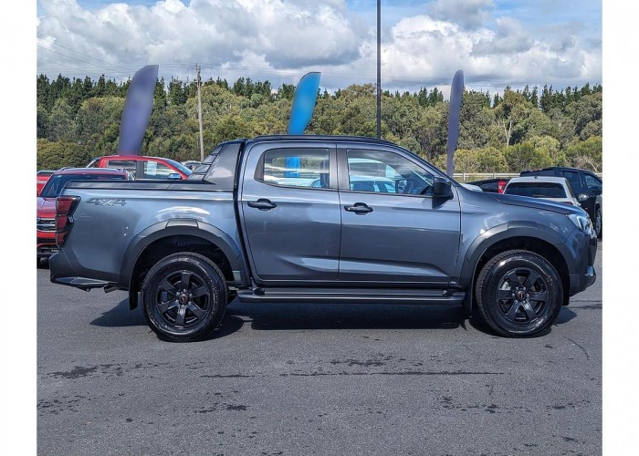 Used 1
                    ISUZU
                     for Sale Image