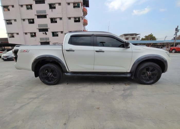 Used 10
                    ISUZU
                     for Sale Image